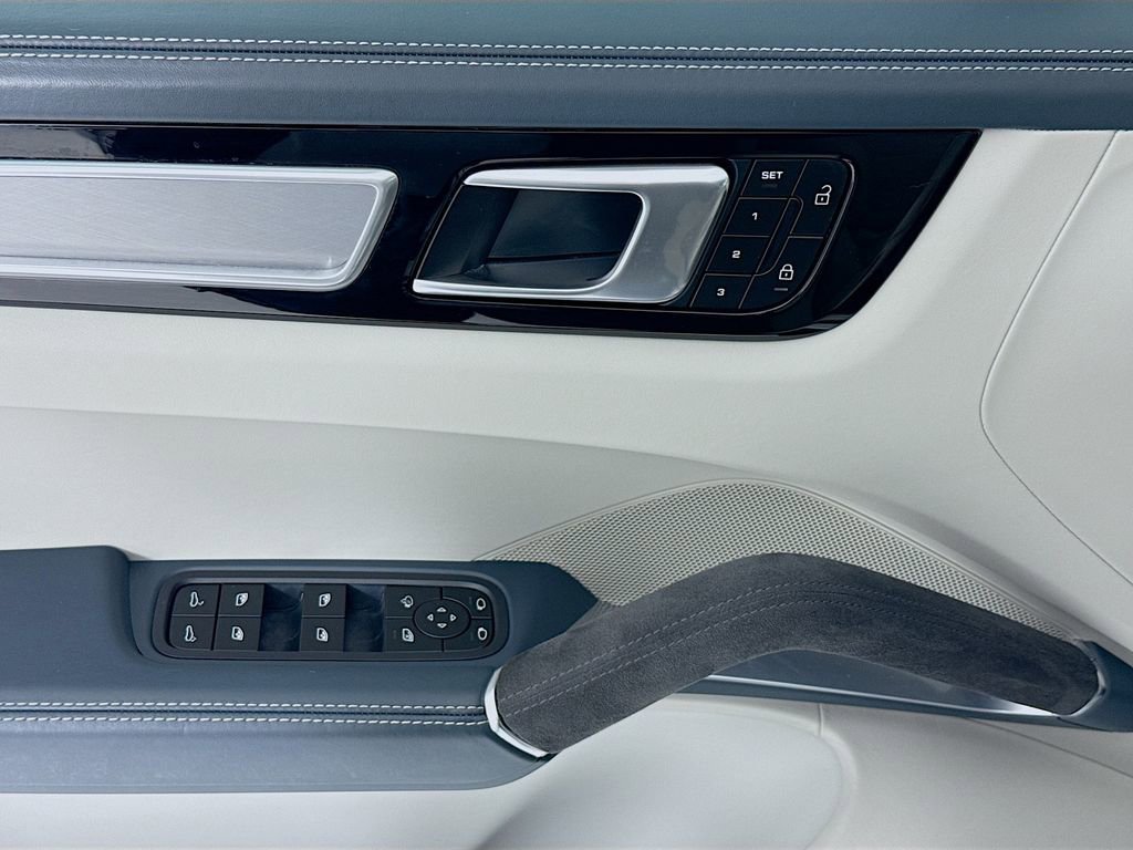 Certified 2022 Porsche Cayenne Turbo image 11