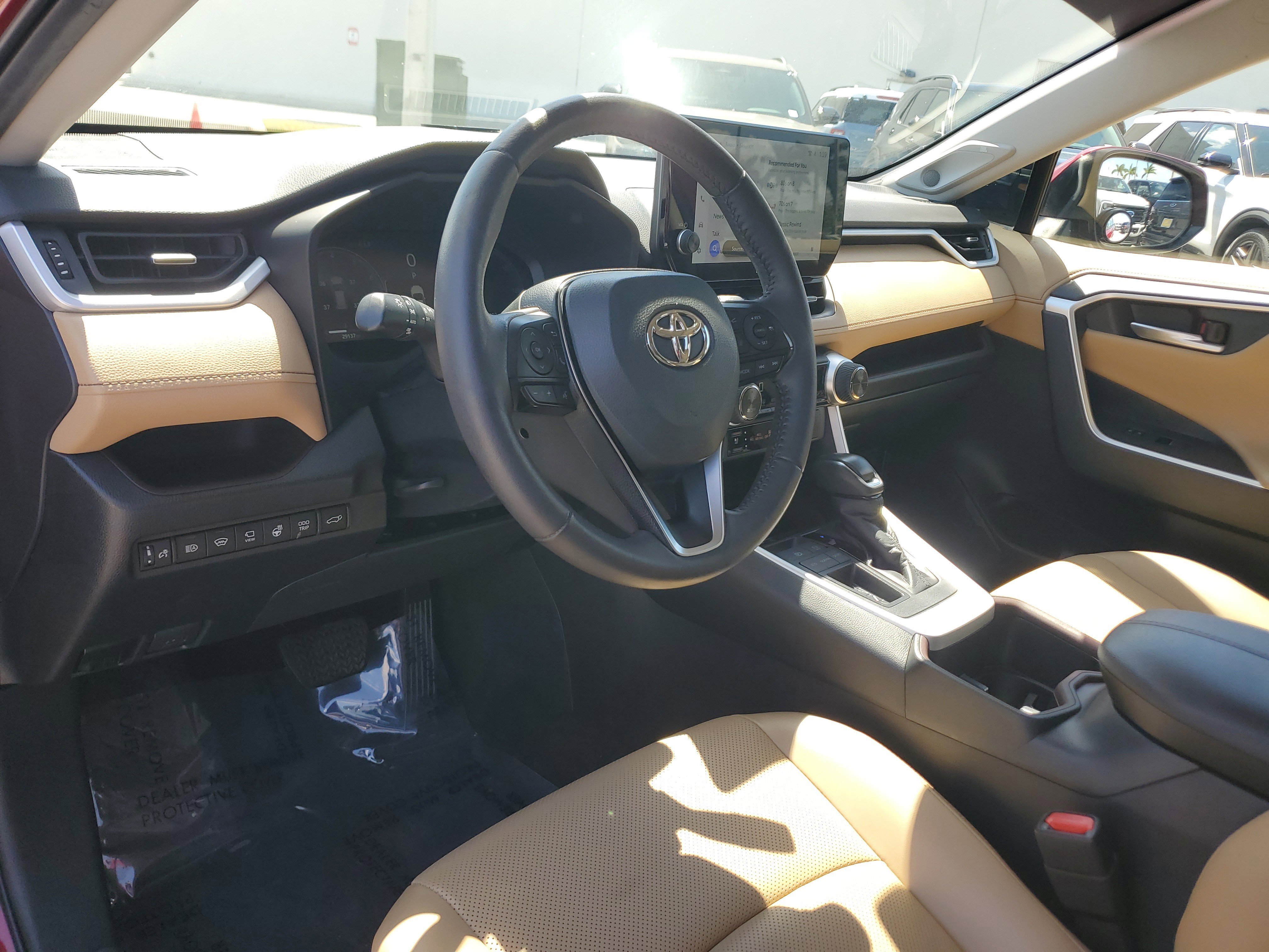 Used 2023 Toyota RAV4 Limited image 9