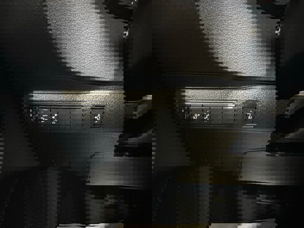 Used 2025 Toyota Corolla SE FWD image 17