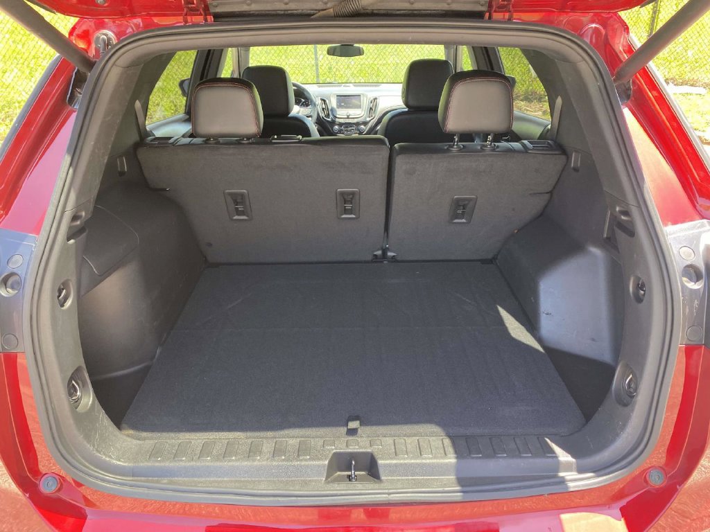 Used 2023 Chevrolet Equinox RS w/ LPO, Floor Liner Package FWD image 13