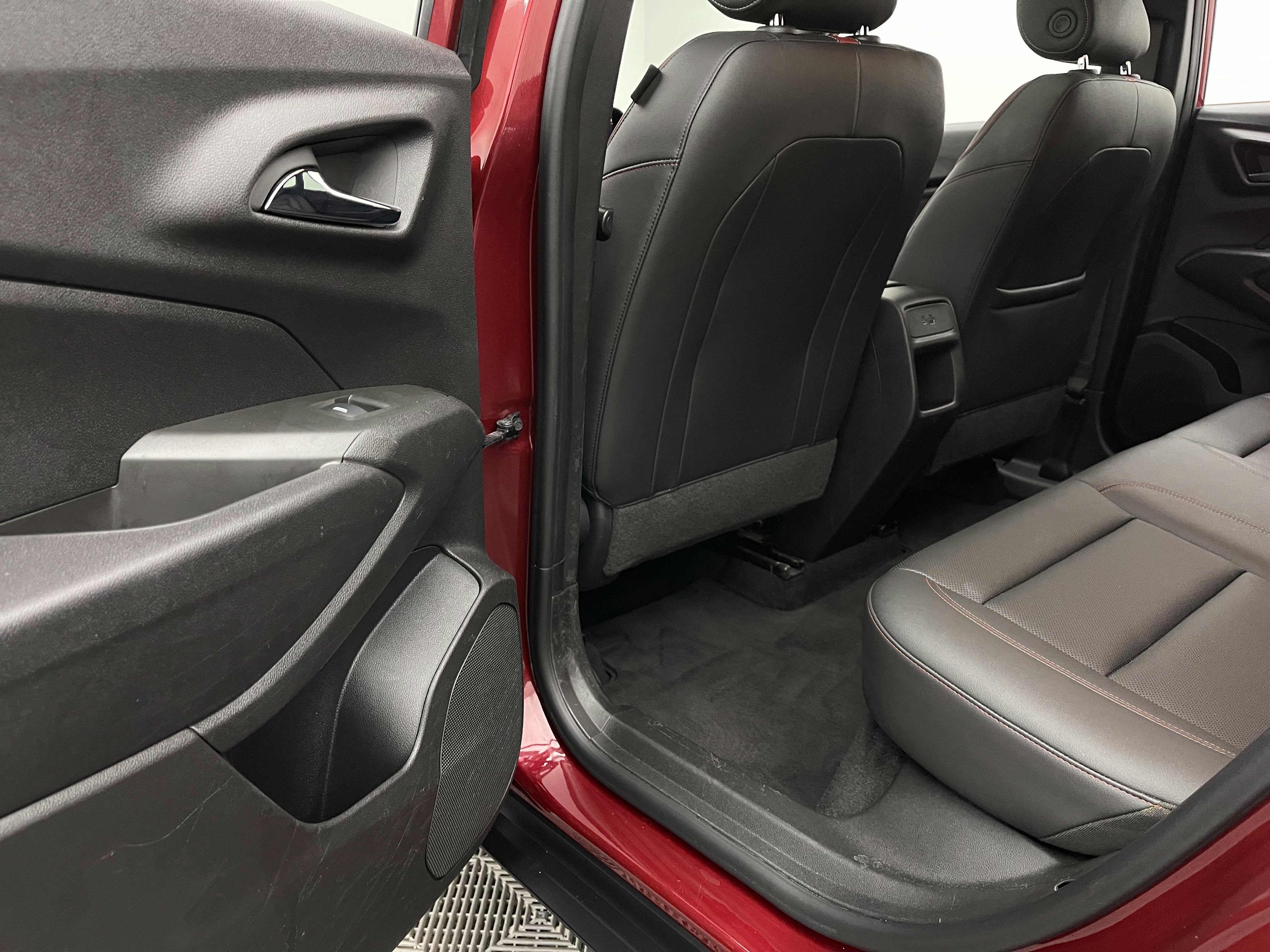 Used 2024 Chevrolet Trax RS w/ Sunroof Package FWD image 38