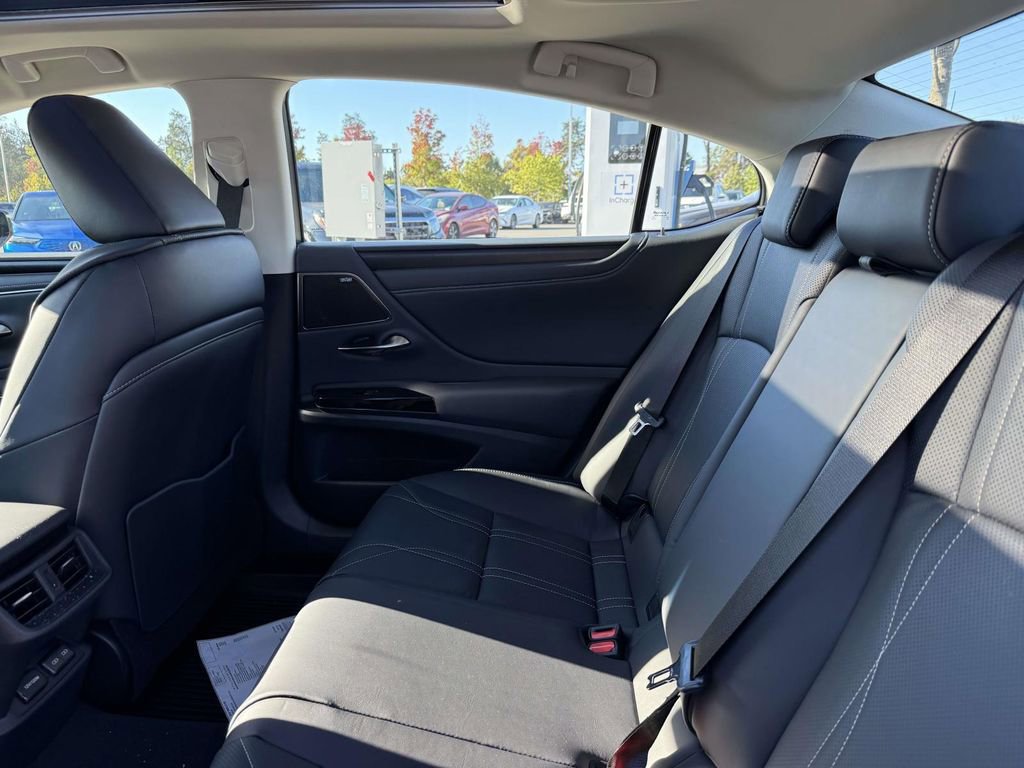 Used 2025 Lexus ES 350 w/ Luxury Package image 18