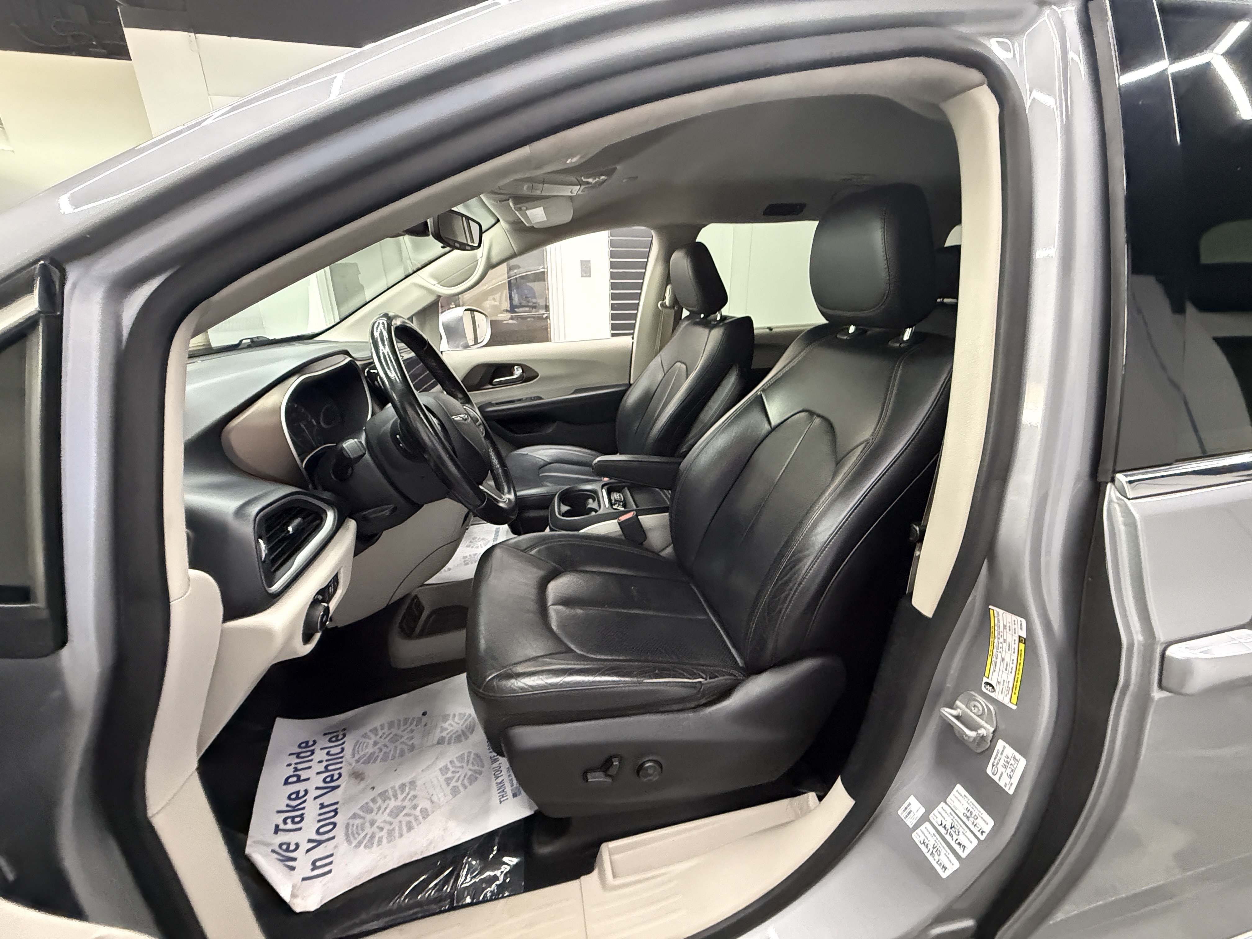 Used 2018 Chrysler Pacifica Touring-L w/ Advanced Safetytec Group FWD image 10
