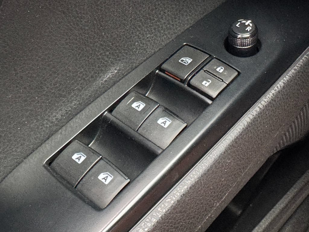 Used 2019 Toyota Camry SE FWD image 29