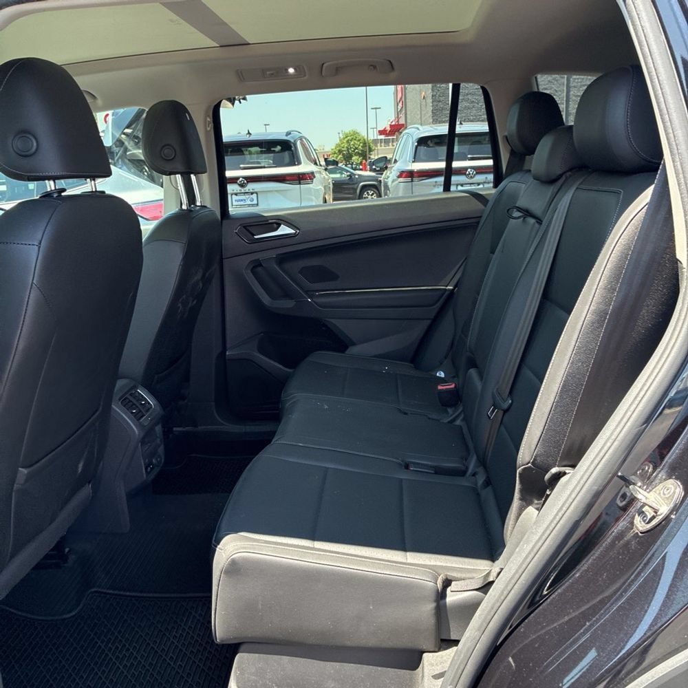 Used 2018 Volkswagen Tiguan SEL AWD/4WD image 14