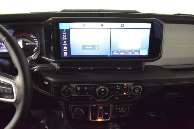 Used 2025 Jeep Wrangler Unlimited Sahara AWD/4WD image 19