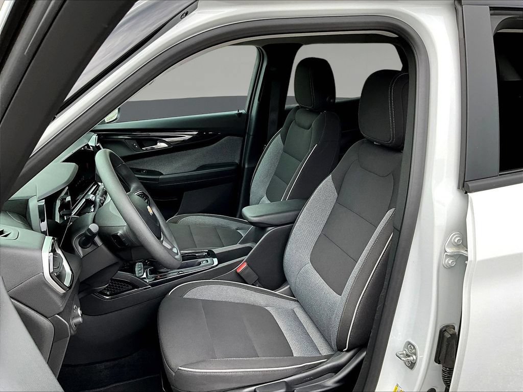 Used 2025 Chevrolet TrailBlazer LT FWD image 23