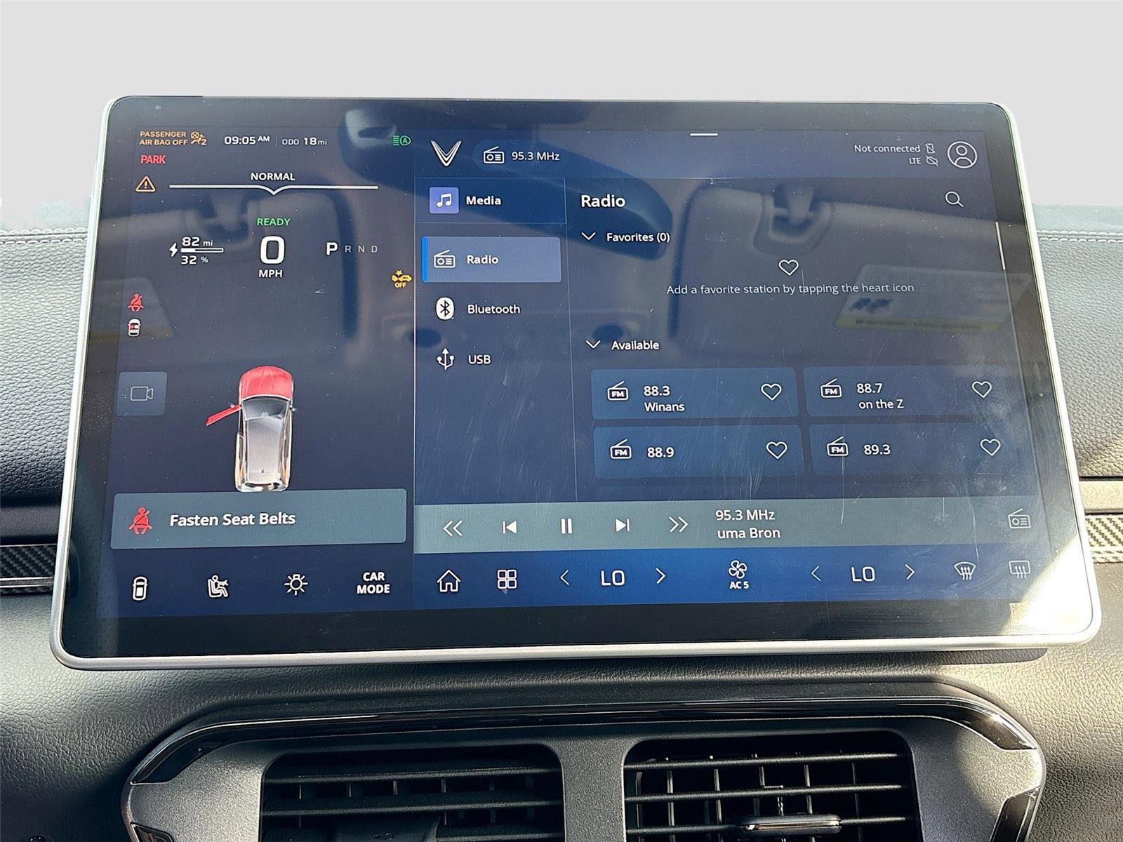New 2025 VinFast VF 8 Eco AWD/4WD image 14