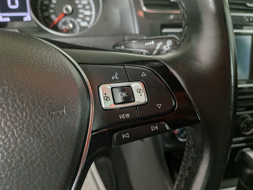 Used 2019 Volkswagen Golf S image 23