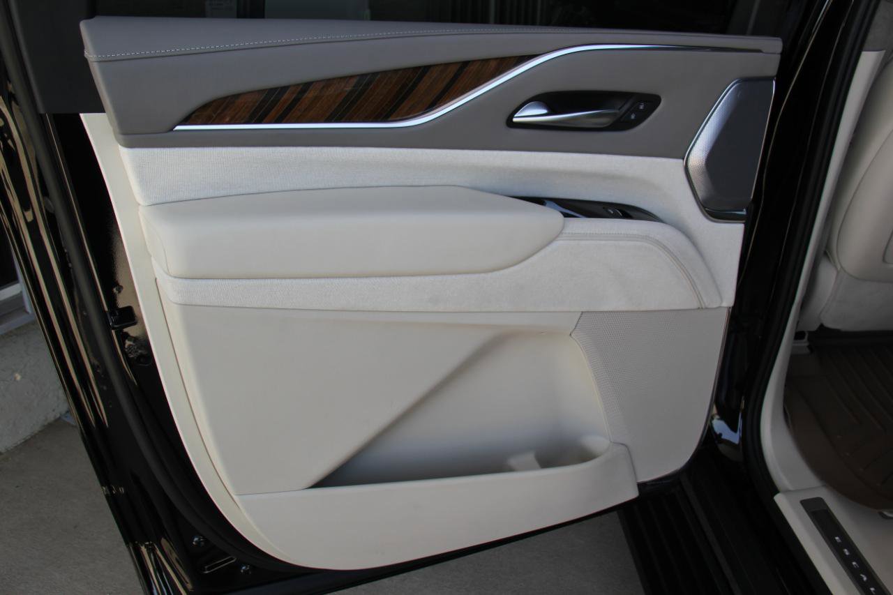 Used 2023 Cadillac Escalade ESV Sport Platinum AWD/4WD image 38