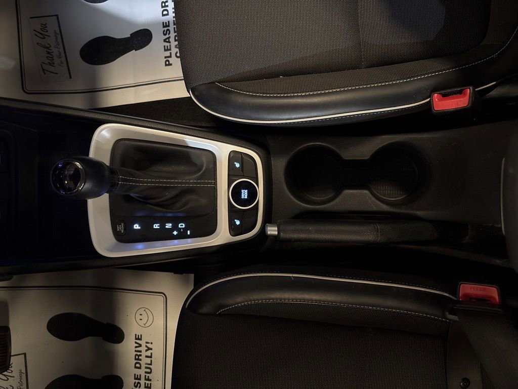 Used 2022 Hyundai Venue Limited image 29