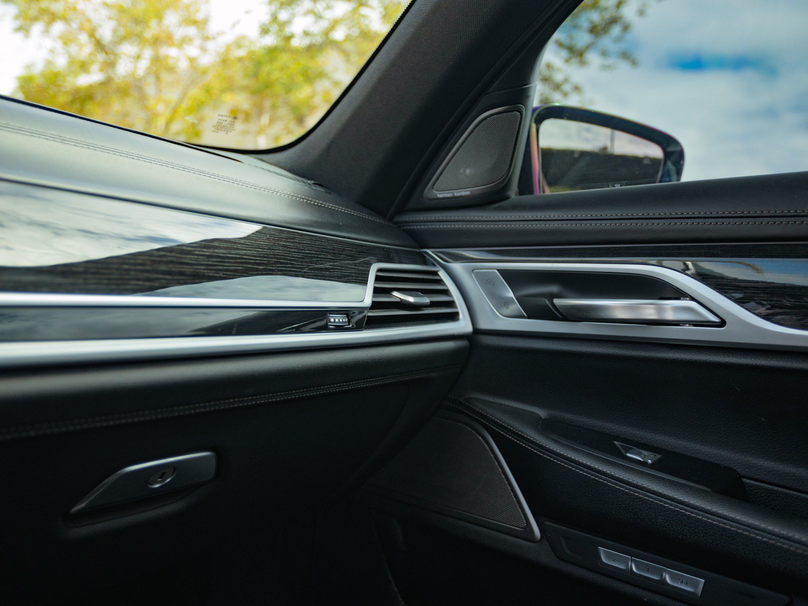 Used 2018 BMW 740i RWD image 15