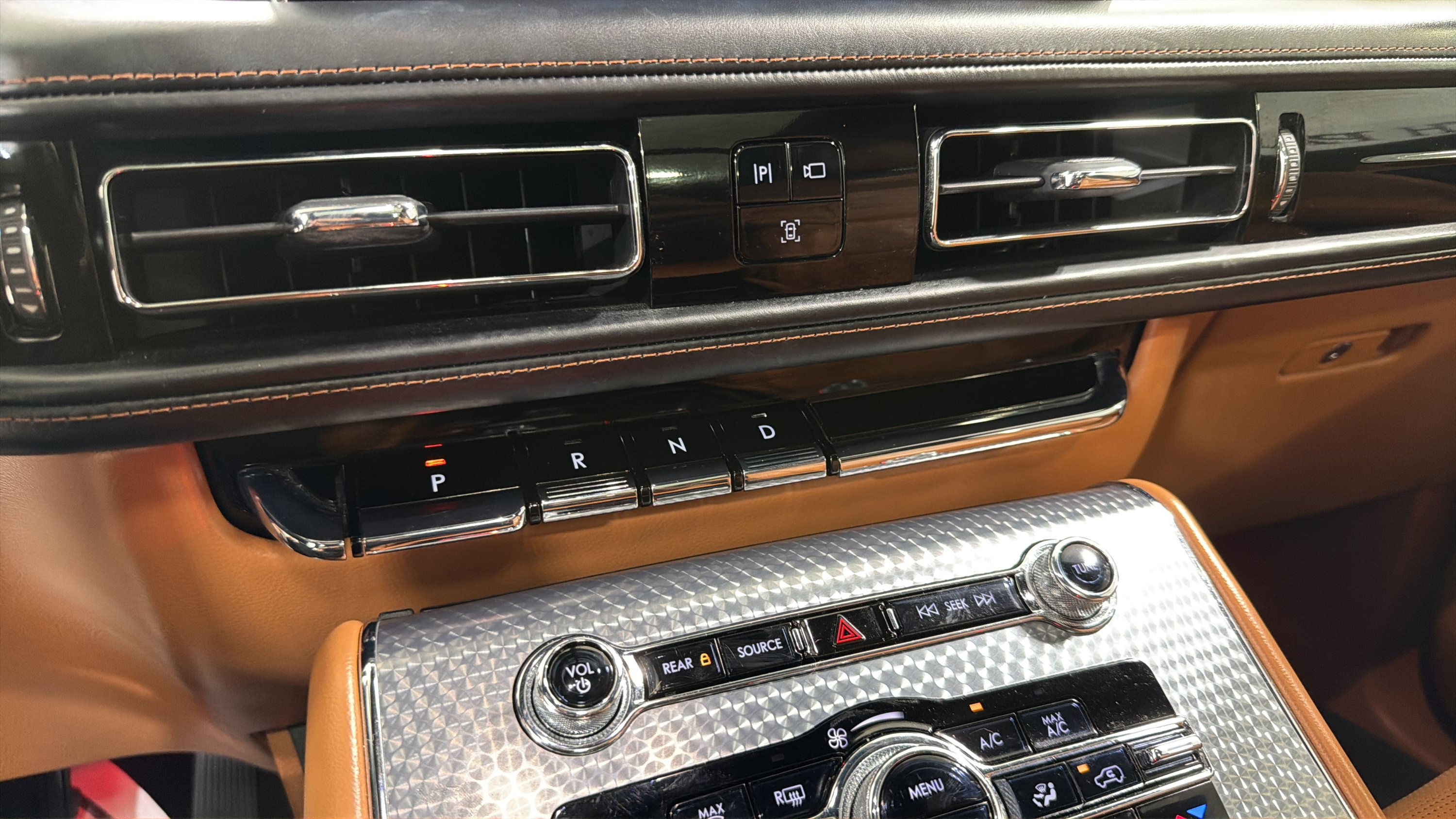 Used 2023 Lincoln Aviator Black Label Grand Touring w/ Class IV Trailer Tow Package AWD/4WD image 20