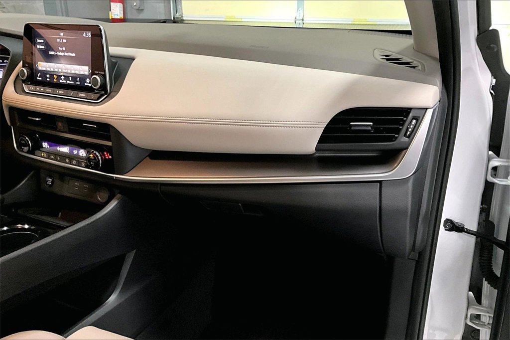 Certified 2024 Nissan Rogue SV w/ SV Premium Package image 16