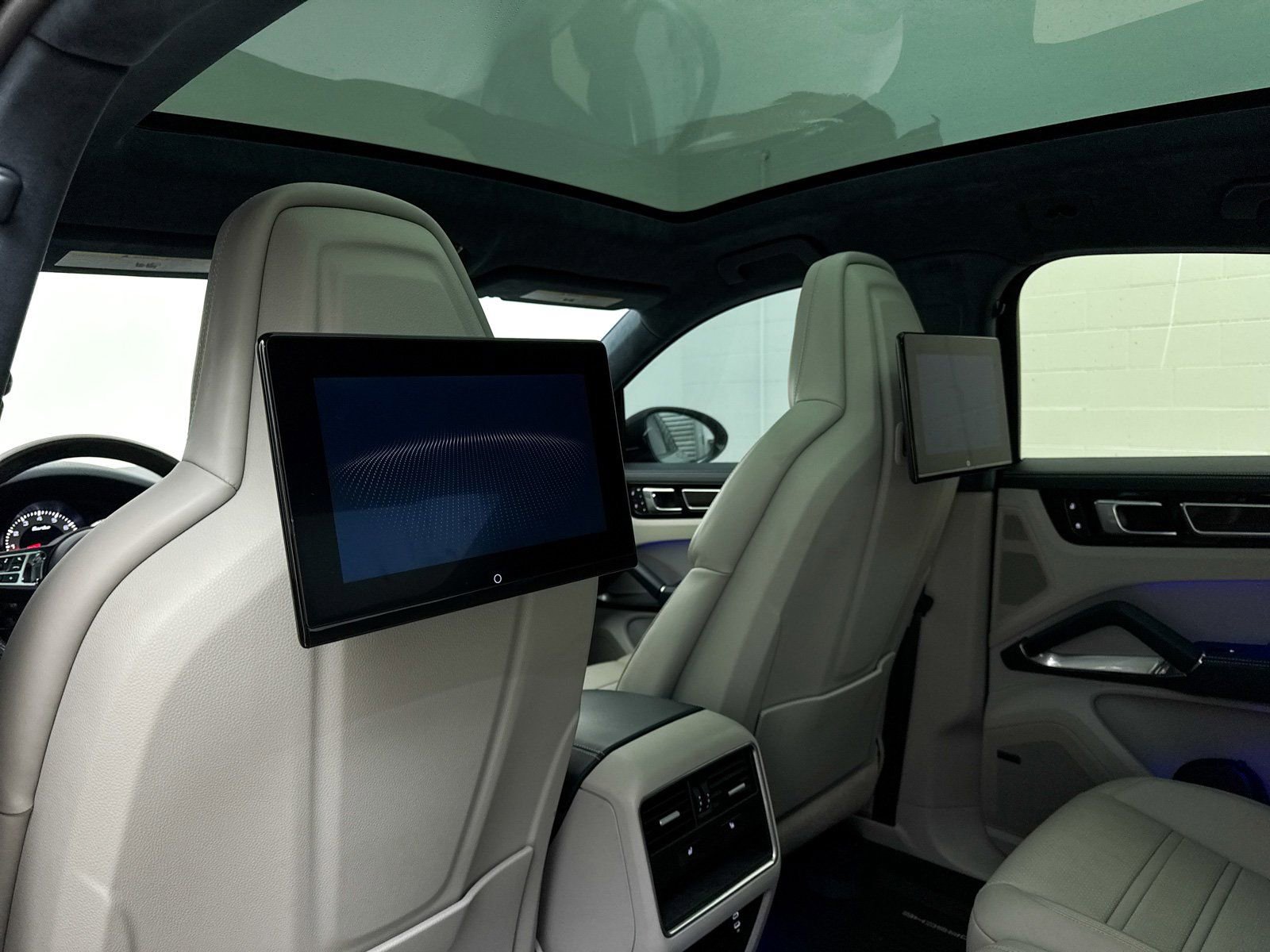 Used 2022 Porsche Cayenne Turbo image 42