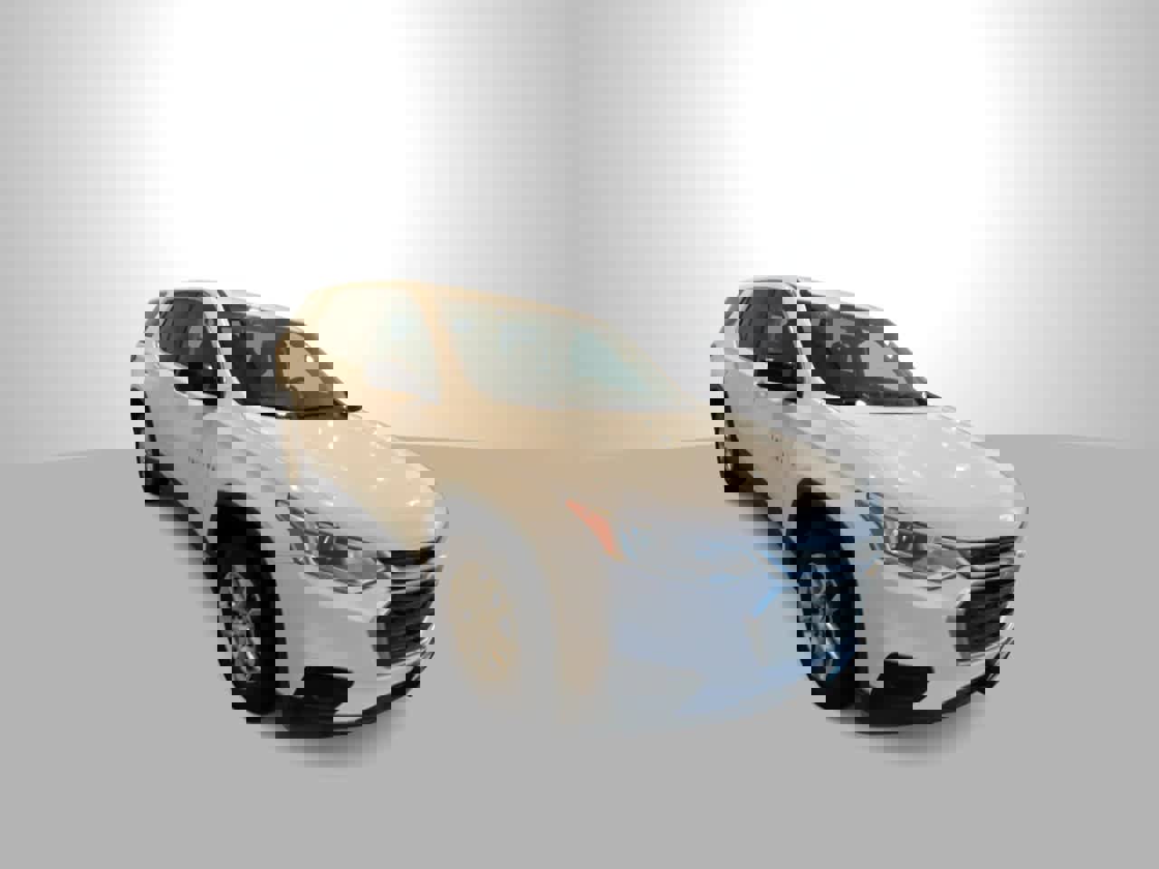 Used 2021 Chevrolet Traverse LS image 2