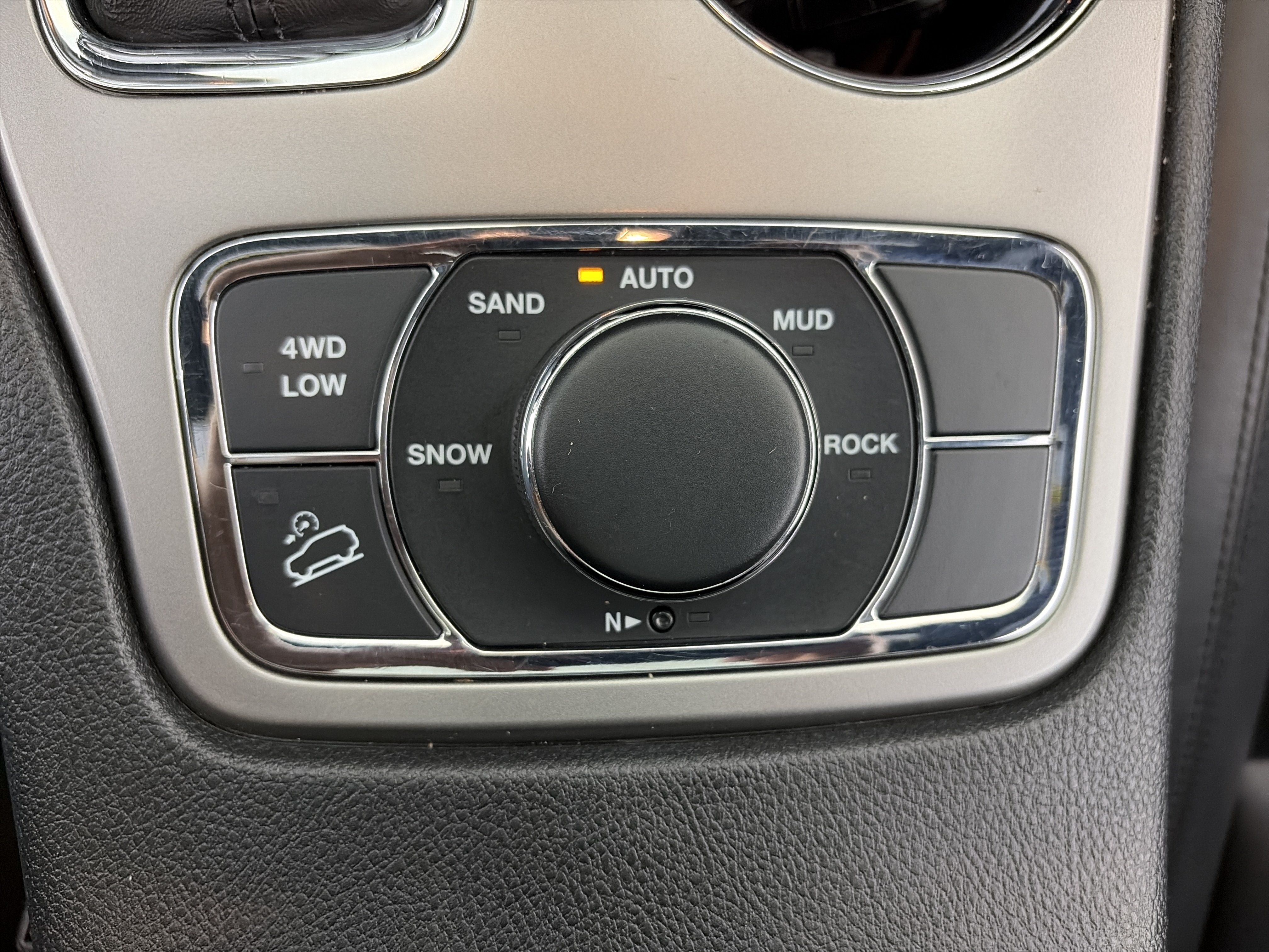 Used 2020 Jeep Grand Cherokee Limited AWD/4WD image 28
