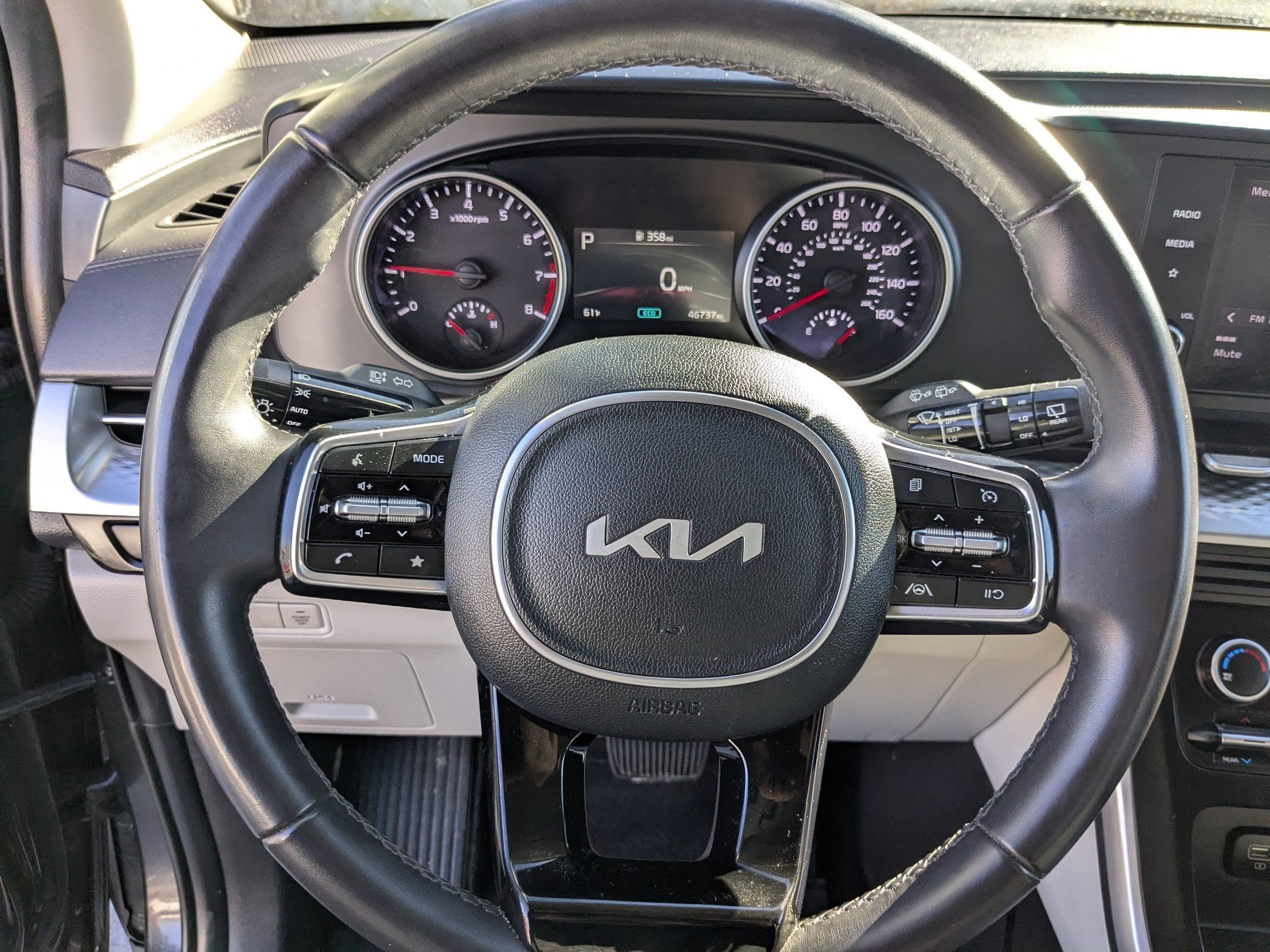 Used 2024 Kia Carnival LX image 18