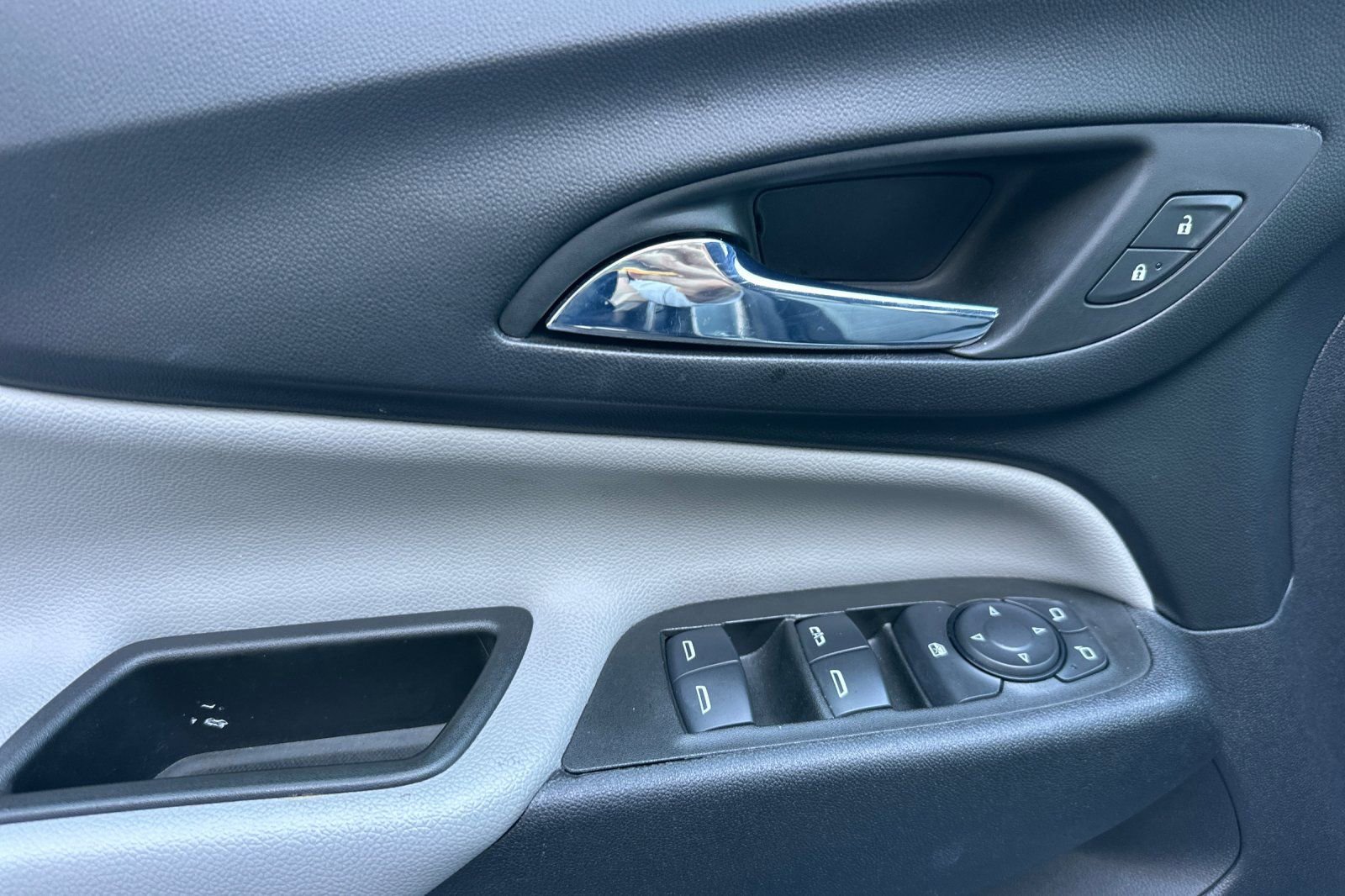 Used 2024 Chevrolet Equinox LS image 11