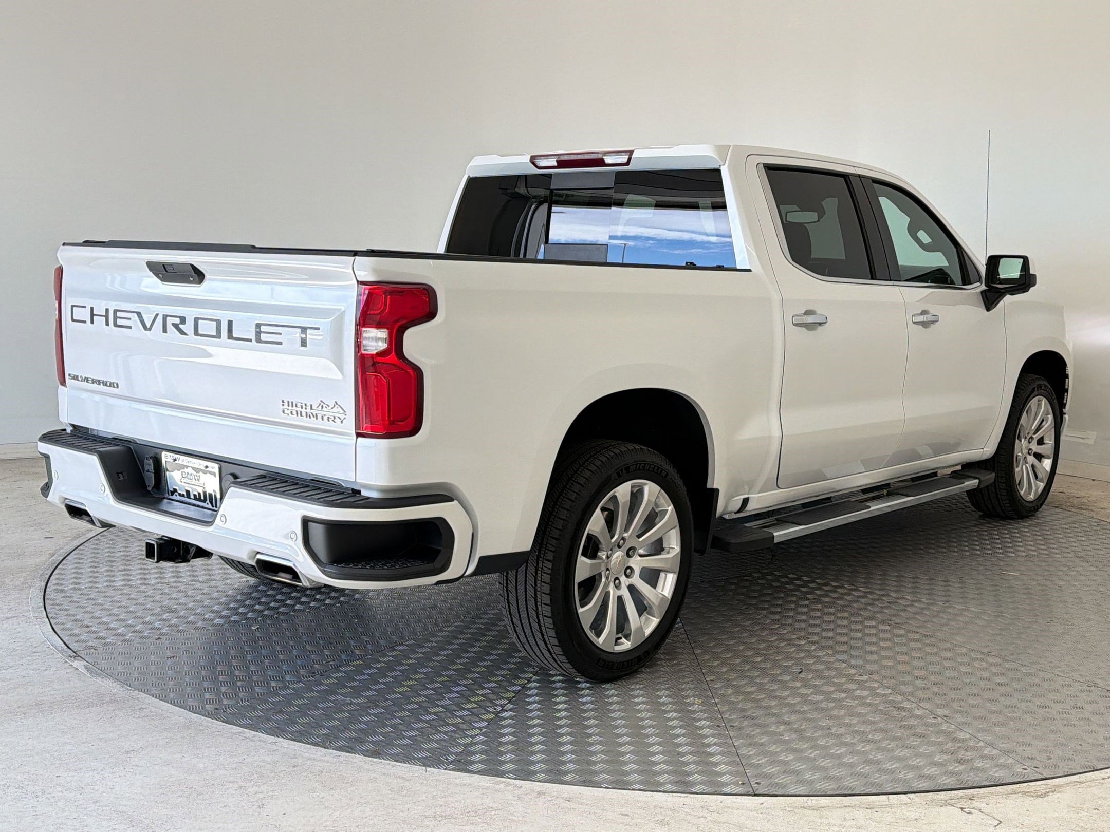 Used 2022 Chevrolet Silverado 1500 High Country w/ Safety Package II image 9