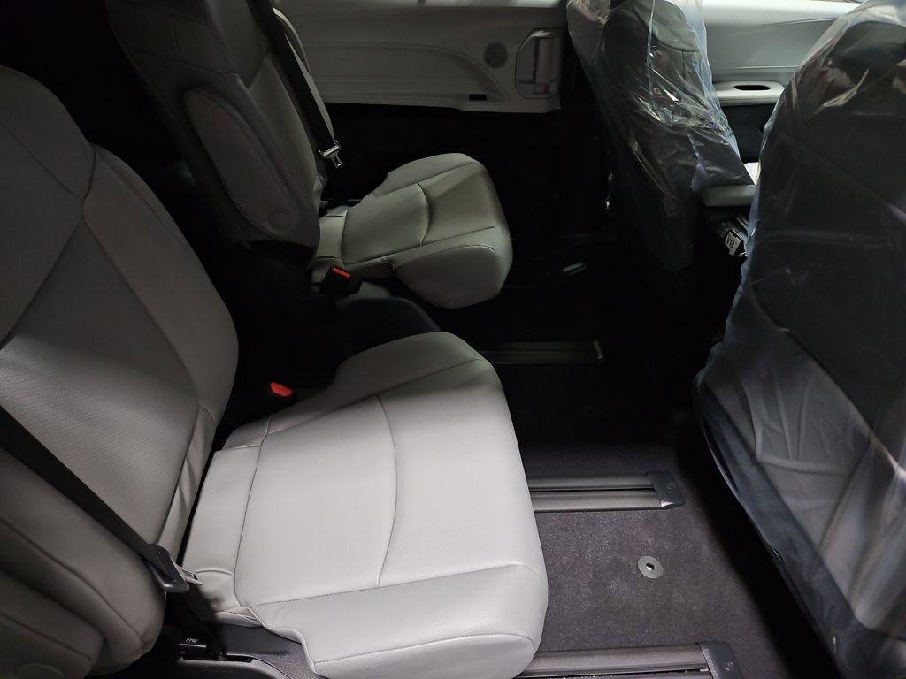 New 2026 Toyota Sienna XLE image 26