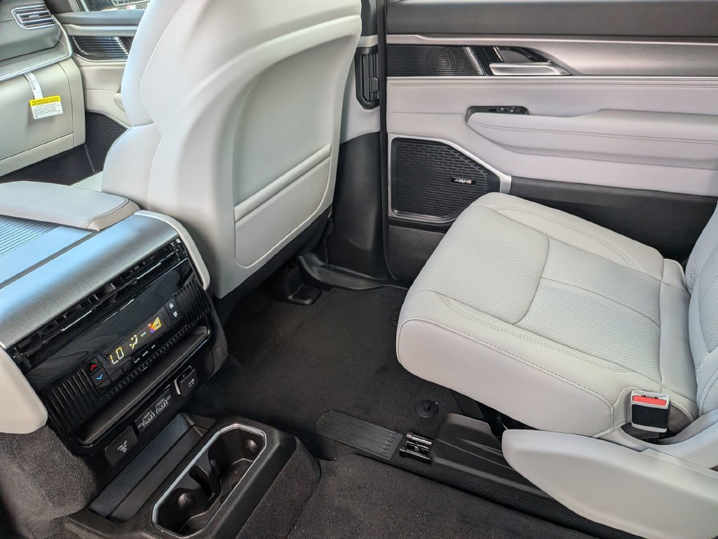 New 2026 Jeep Grand Wagoneer 4WD image 32