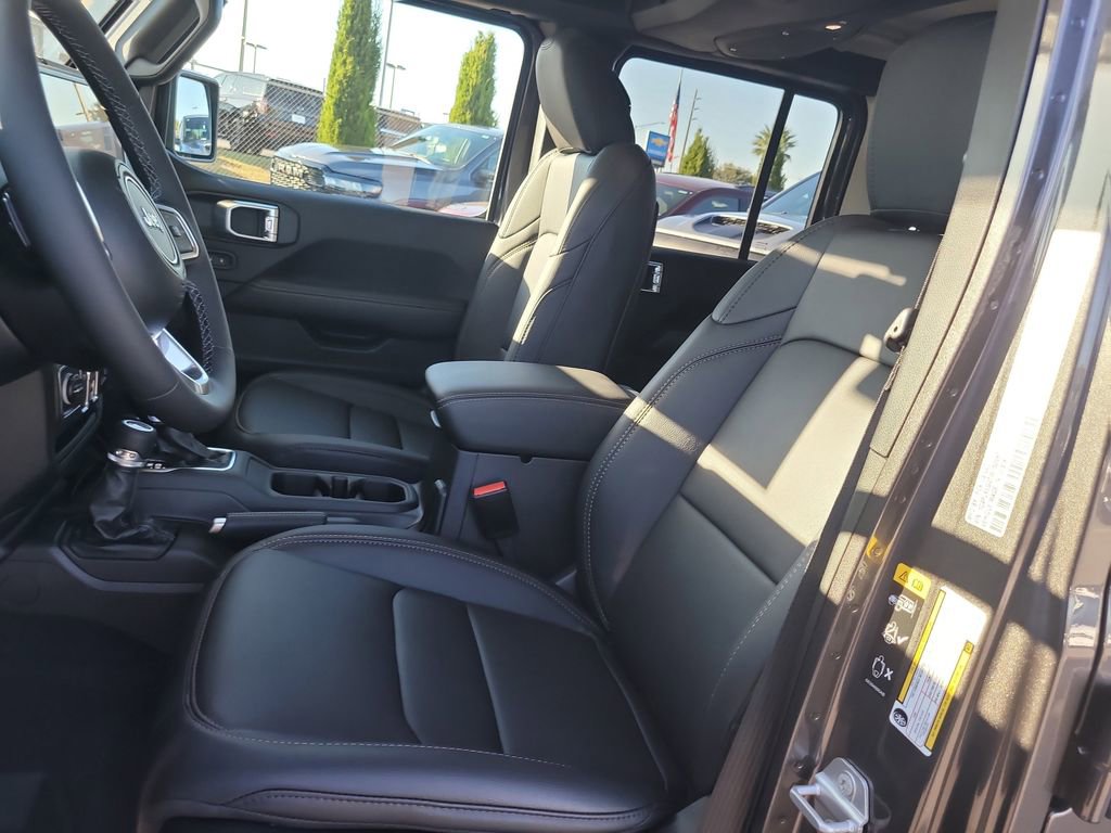 New 2026 Jeep Wrangler Unlimited Sahara AWD/4WD image 19