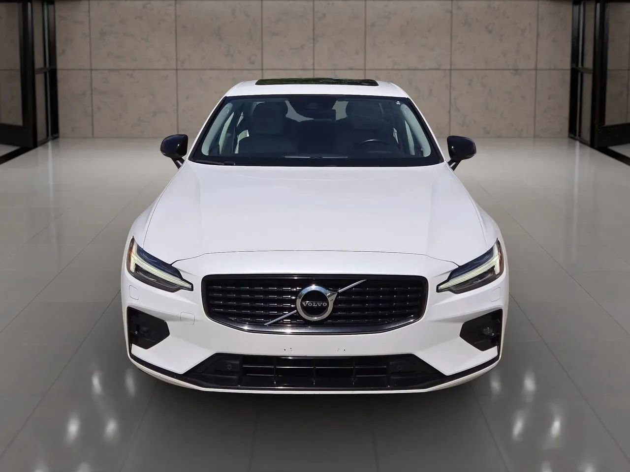 Used 2022 Volvo S60 B5 Momentum w/ Premium Package image 5