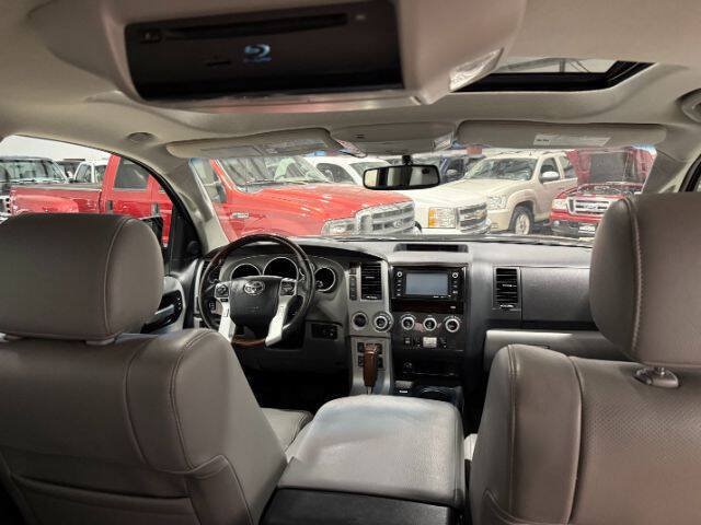 Used 2014 Toyota Sequoia Platinum AWD/4WD image 18