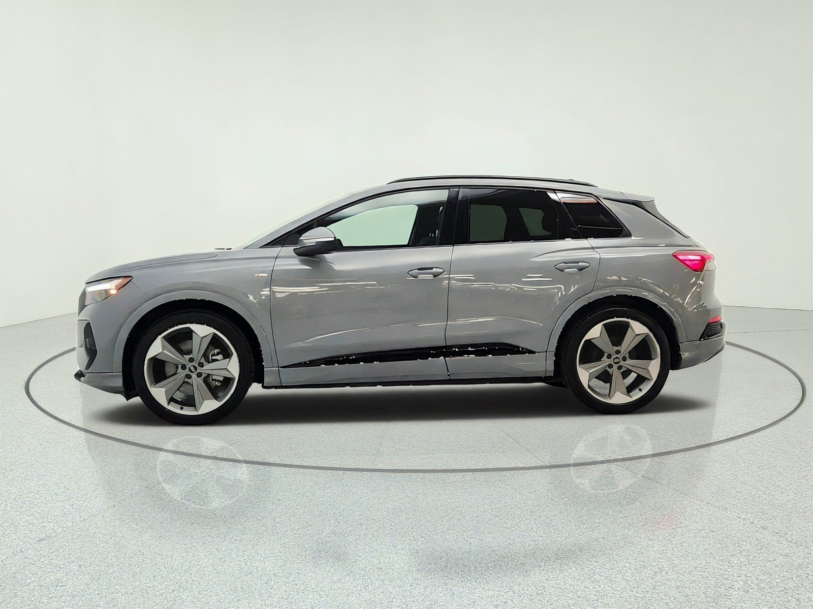 Used 2025 Audi Q4 e-tron Premium Plus w/ Premium Plus AWD/4WD image 8