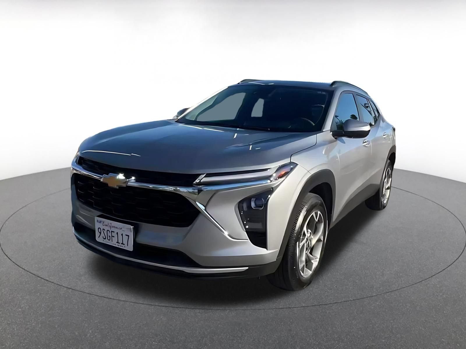 Used 2025 Chevrolet Trax LT FWD image 7