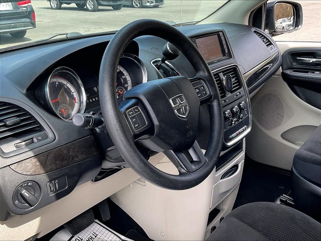 Used 2019 Dodge Grand Caravan SE w/ UConnect Hands-Free Group FWD image 8