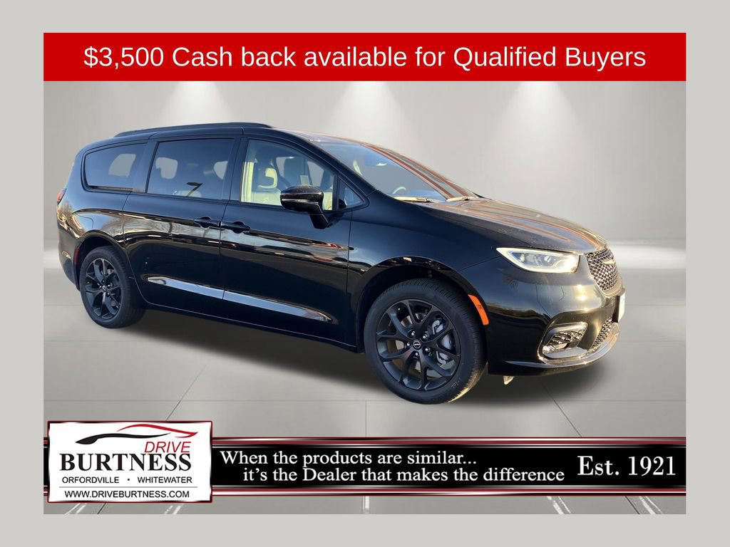 New 2026 Chrysler Pacifica Limited w/ S Appearance Package