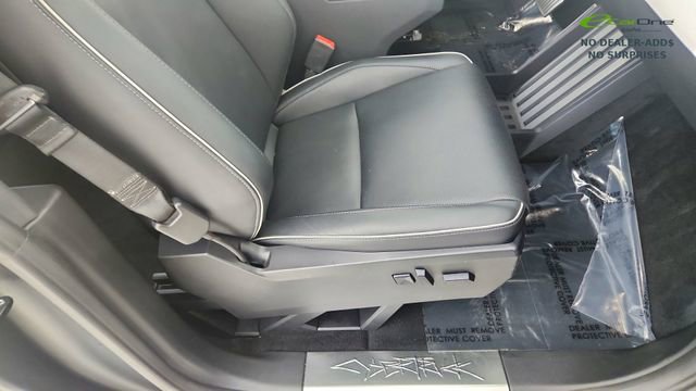 Used 2024 Tesla Cybertruck AWD Crew Cab image 21