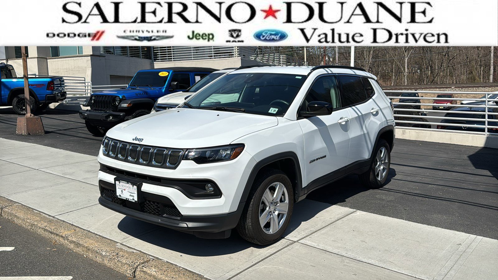 Certified 2022 Jeep Compass Latitude w/ Convenience Group AWD/4WD image 1