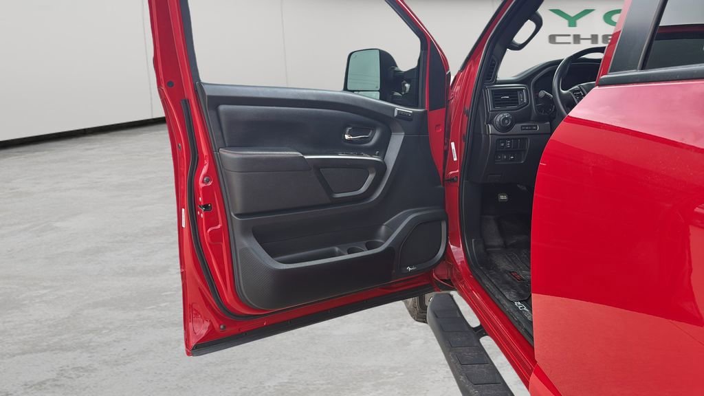 Used 2021 Nissan Titan PRO-4X w/ Pro-4x Convenience Package AWD/4WD image 47
