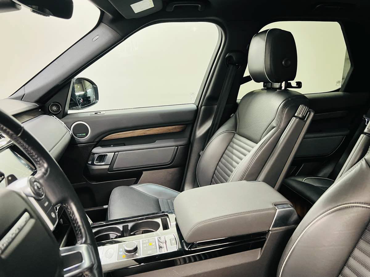 Used 2018 Land Rover Discovery HSE AWD/4WD image 16
