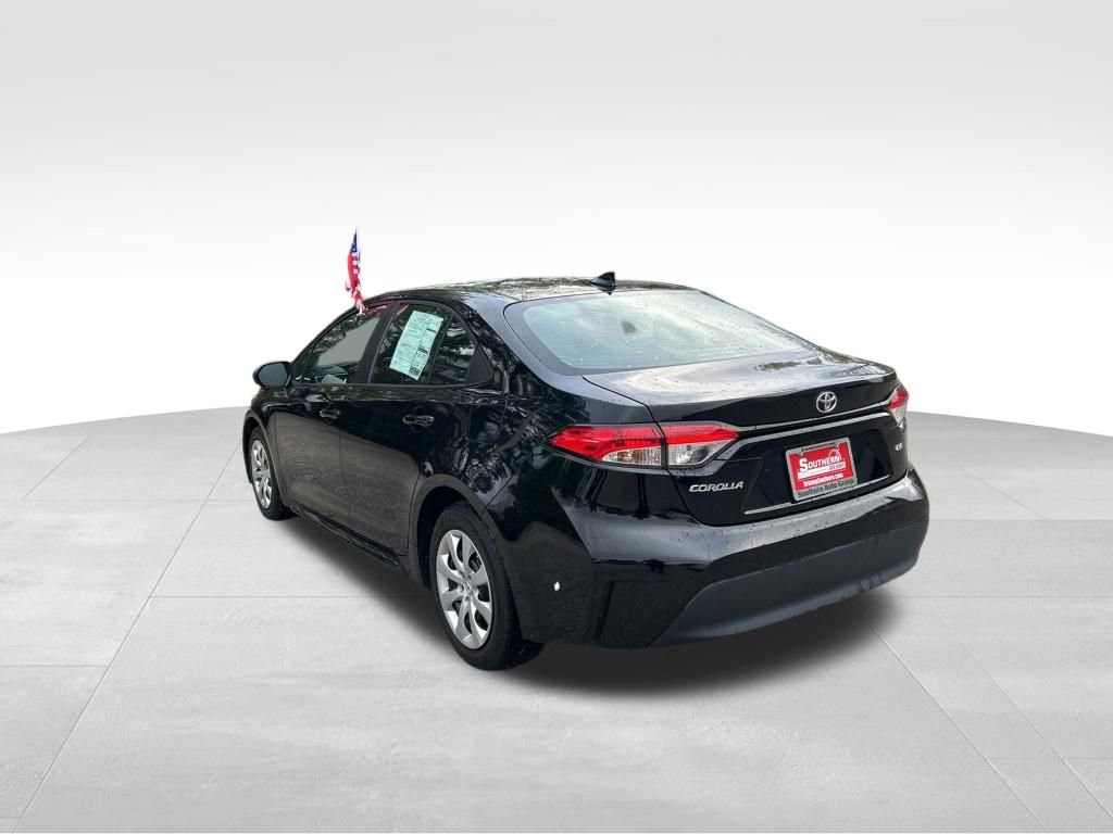 Used 2023 Toyota Corolla LE image 3
