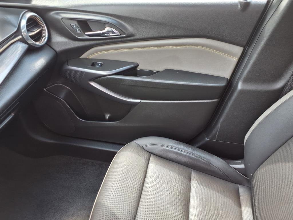 Certified 2025 Chevrolet Trax ACTIV w/ Sunroof Package image 23