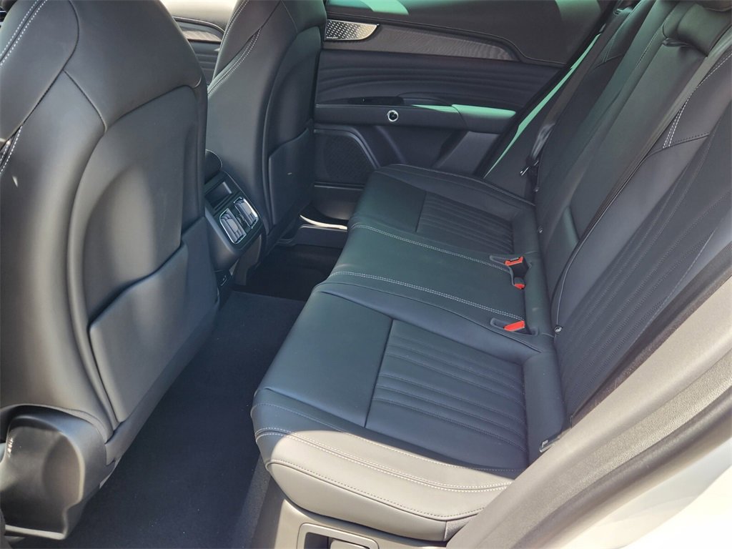 New 2025 Maserati Grecale GT image 7