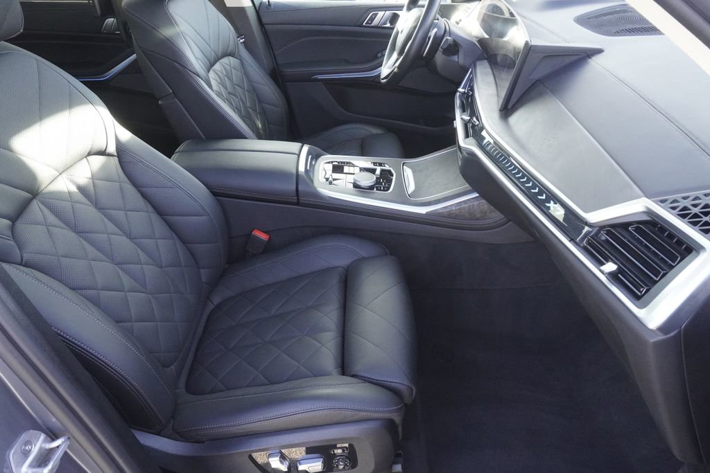 Used 2023 BMW X7 xDrive40i w/ Premium Package image 23