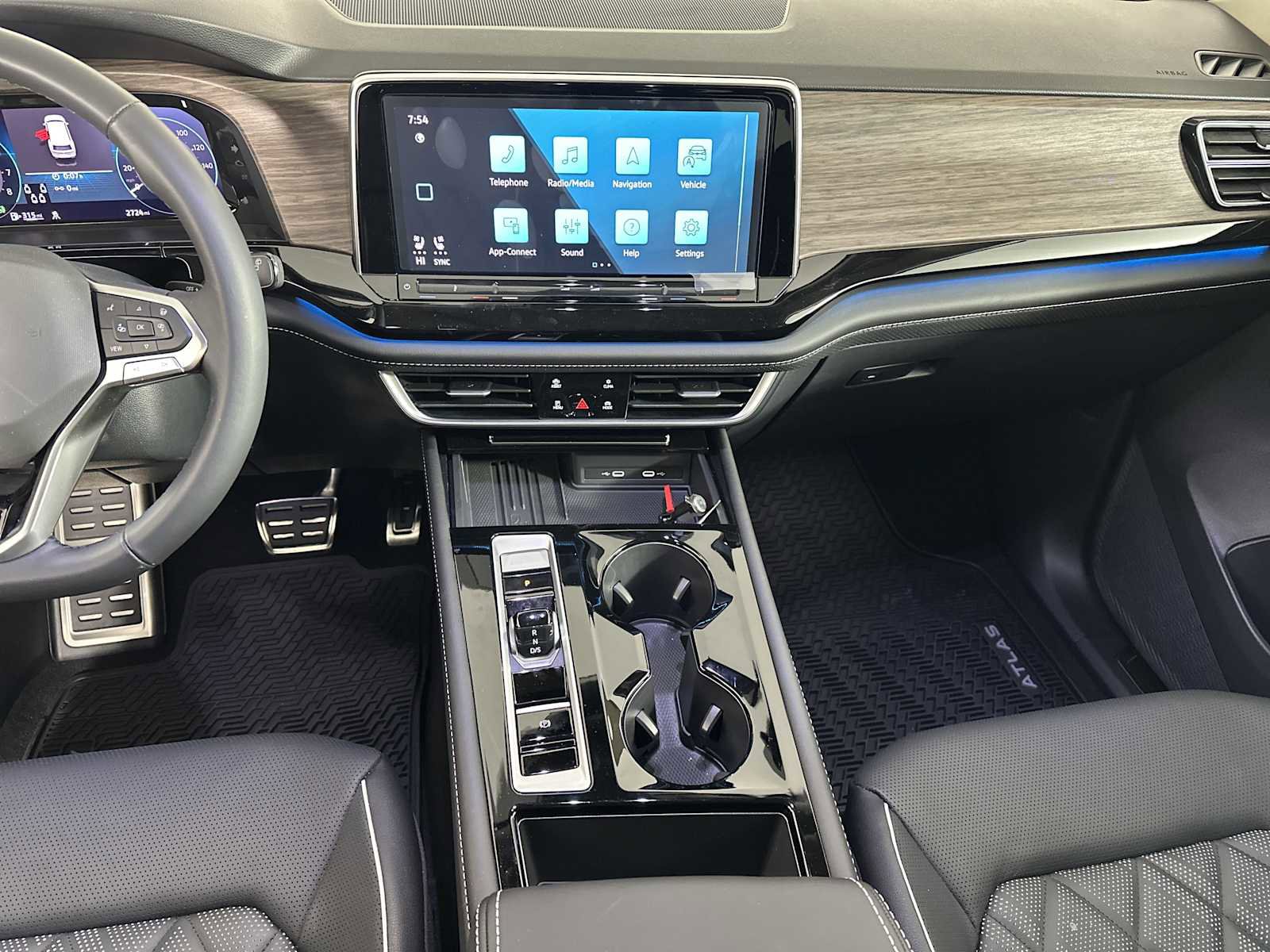 Used 2025 Volkswagen Atlas SEL Premium R-Line image 12