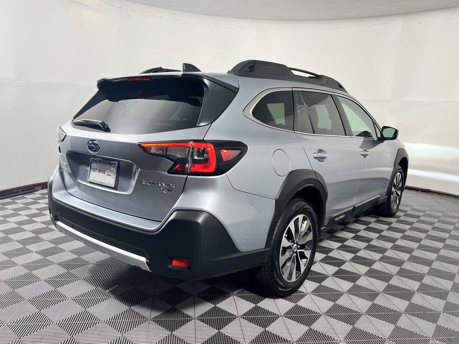 Used 2025 Subaru Outback Limited XT w/ Tech Package 2 AWD/4WD image 7