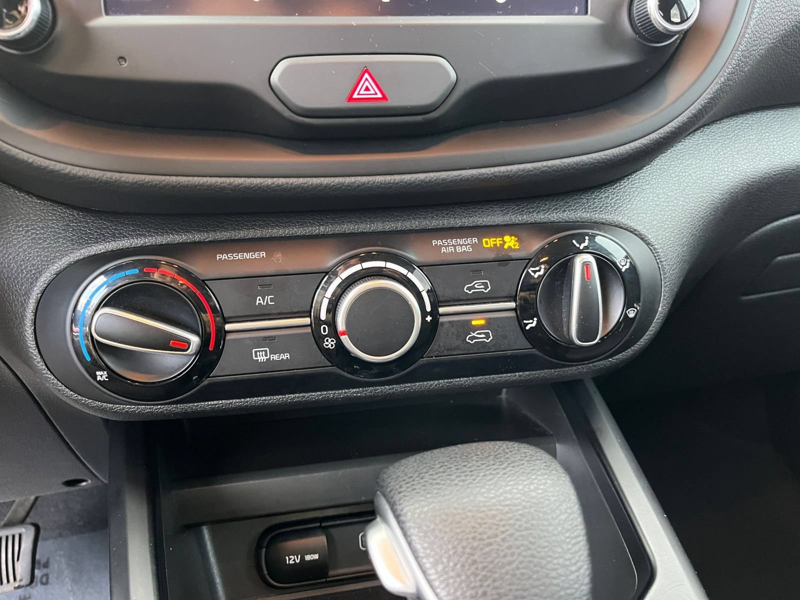 Used 2025 Kia Soul LX w/ LX Technology Package FWD image 22