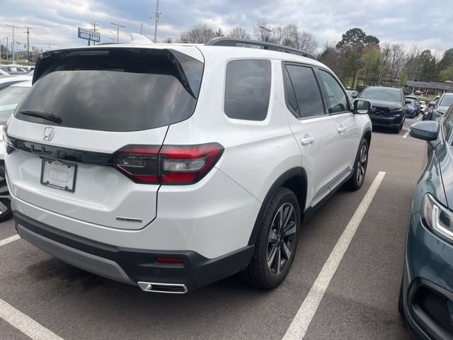 Used 2025 Honda Pilot Touring image 10