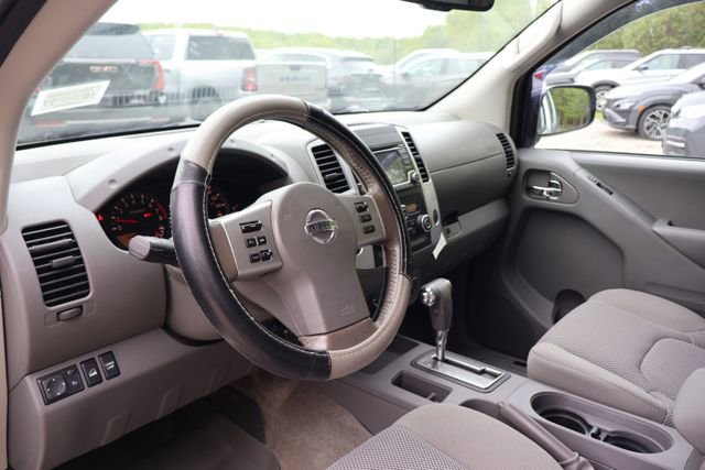 Used 2017 Nissan Frontier SV w/ SV Value Truck Package AWD/4WD image 8