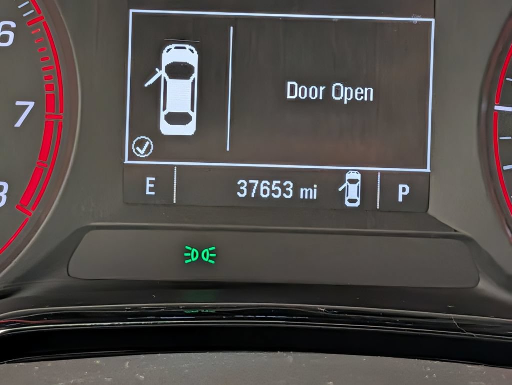 Used 2025 Chevrolet Trax RS w/ Driver Confidence Package FWD image 18