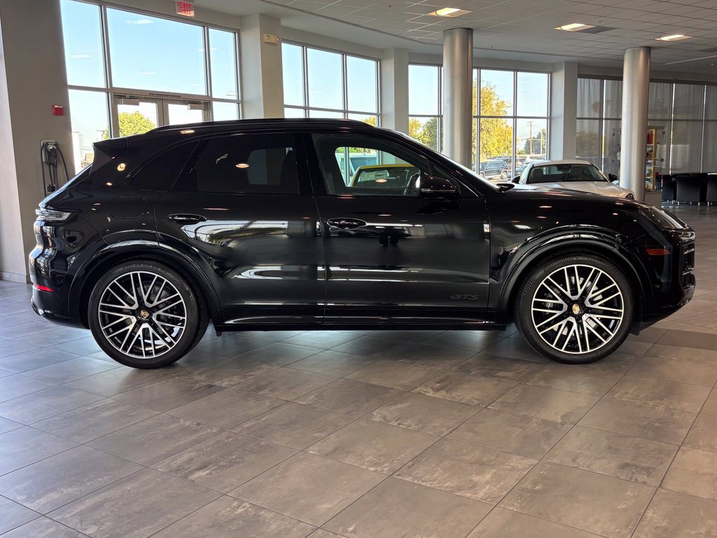 Used 2025 Porsche Cayenne GTS AWD/4WD image 3