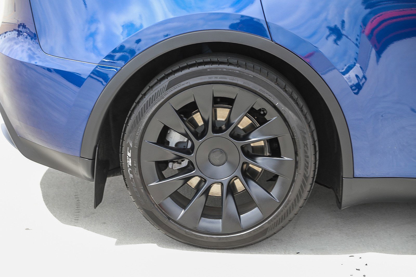 Used 2024 Tesla Model Y Long Range RWD image 11