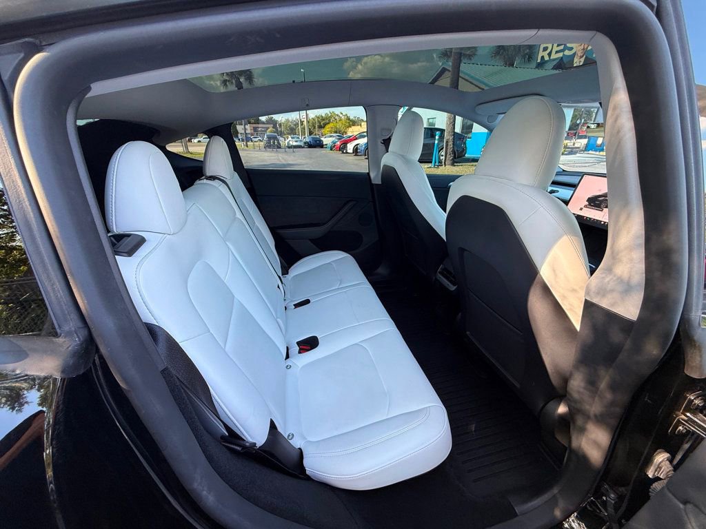 Used 2024 Tesla Model Y Long Range AWD/4WD image 26